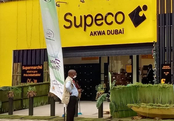 Façade du Supeco Akwa Dubai de Douala